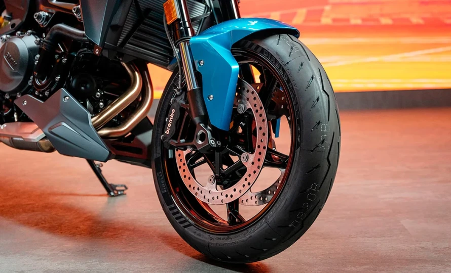 bmw-motorrad.f-900-r.foto49363_890