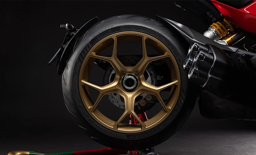 ducati.diavel-v4-rs-100.foto50505_890