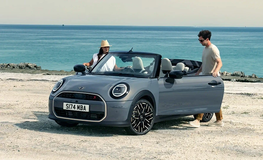 gallery-MINI Cooper S Cabrio-image-2