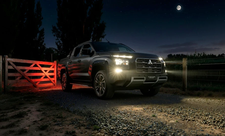 mitsubishi.nova-triton.foto49592_890